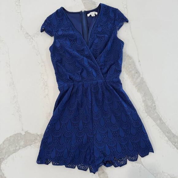 Francesca's Lace Romper Short Jumpsuit Women's XS V-Neck Lined Blue Lace Zip Up - Picture 1 of 7